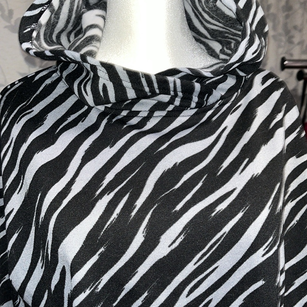 Nwt just be hoodie - Picture 2 of 8